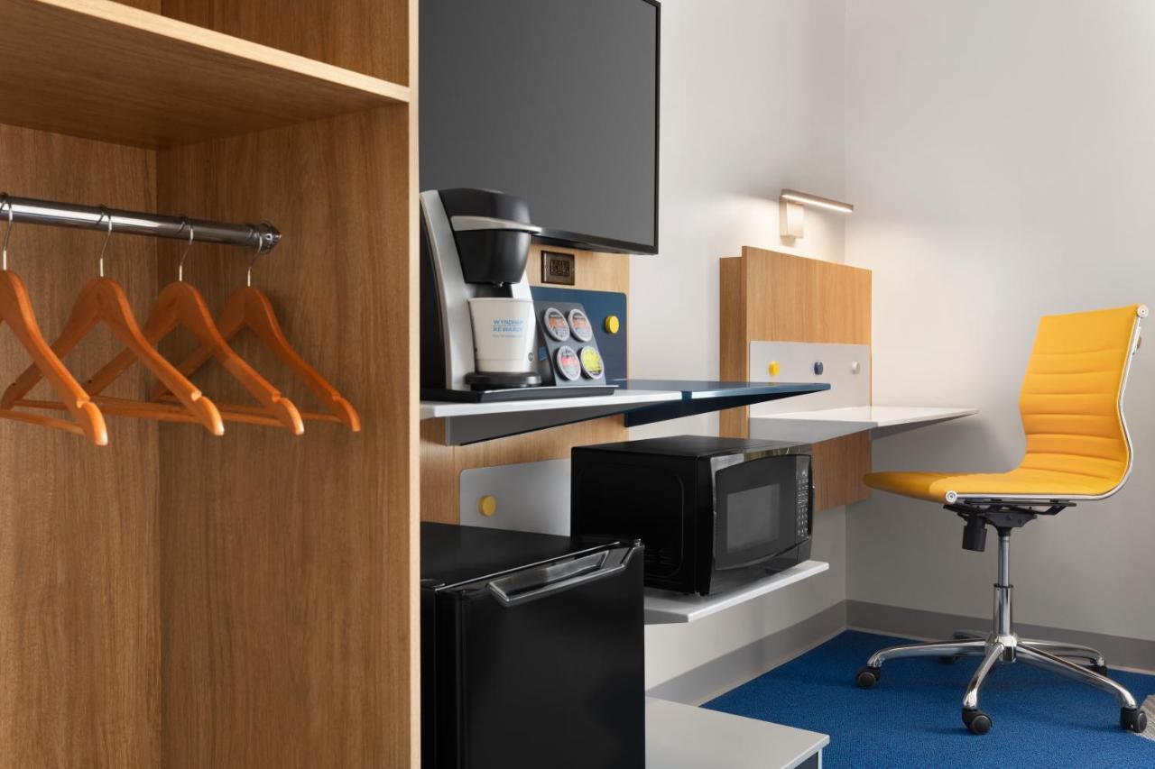 Microtel Inn & Suites By Wyndham Lachute Екстер'єр фото