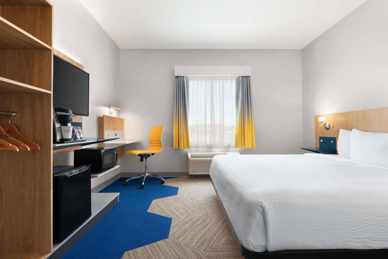 Microtel Inn & Suites By Wyndham Lachute Екстер'єр фото