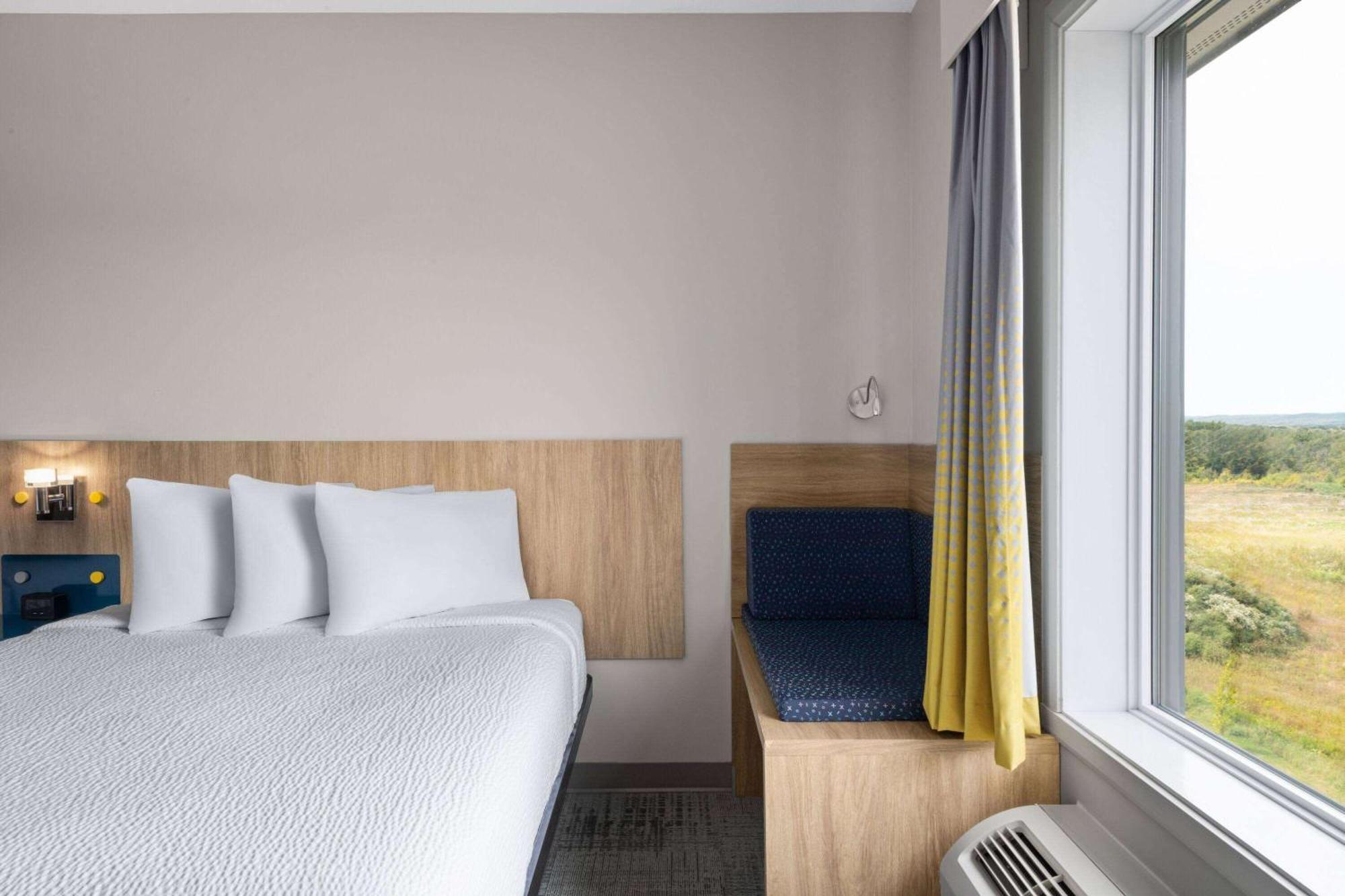 Microtel Inn & Suites By Wyndham Lachute Екстер'єр фото