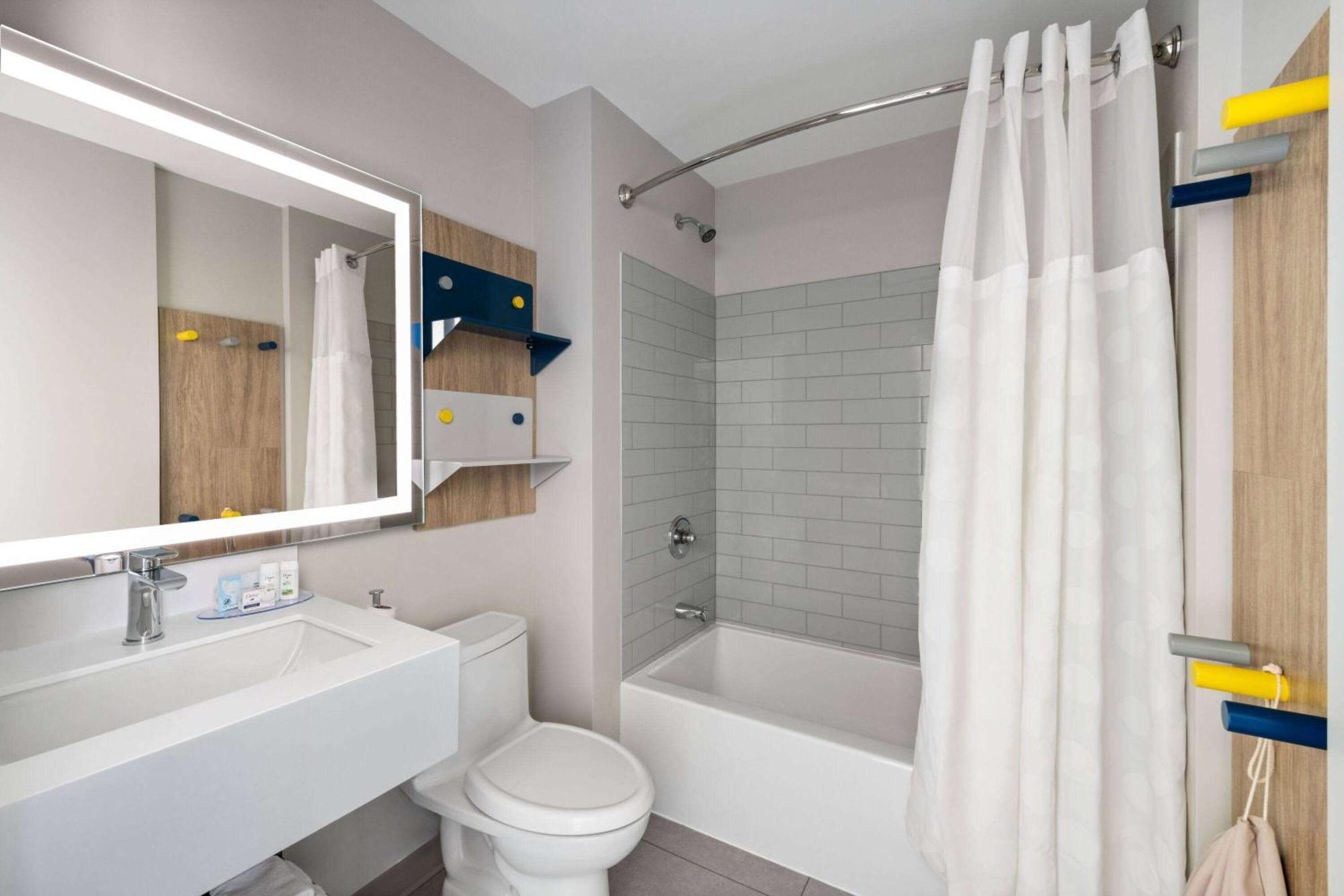 Microtel Inn & Suites By Wyndham Lachute Екстер'єр фото
