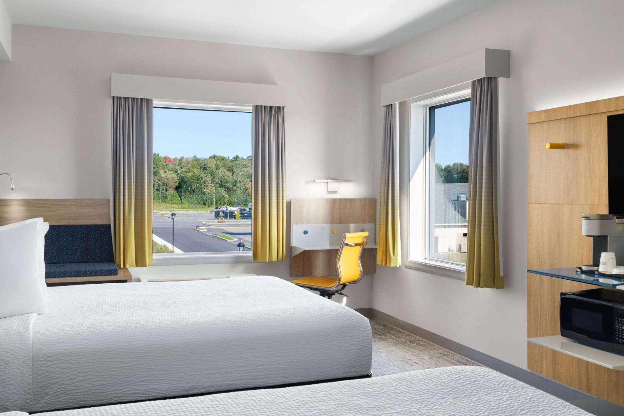 Microtel Inn & Suites By Wyndham Lachute Екстер'єр фото