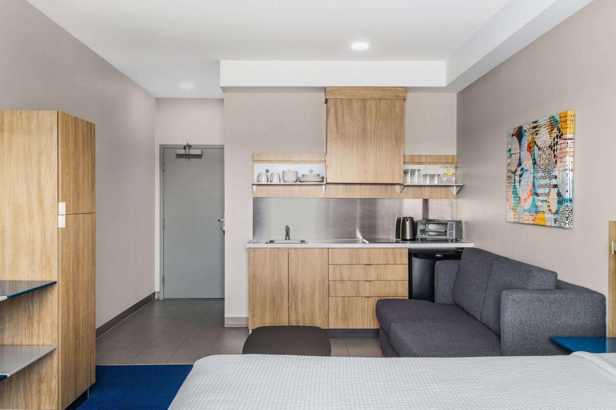 Microtel Inn & Suites By Wyndham Lachute Екстер'єр фото