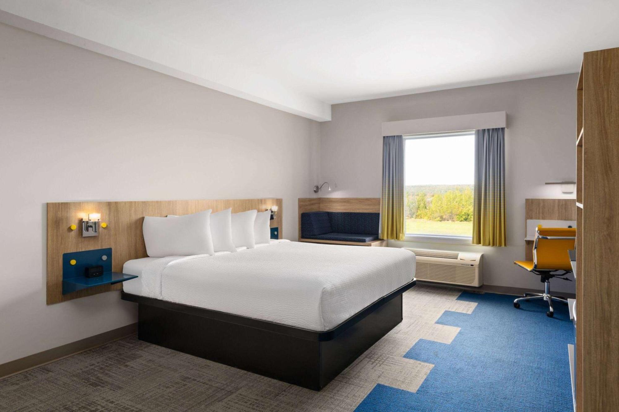 Microtel Inn & Suites By Wyndham Lachute Екстер'єр фото