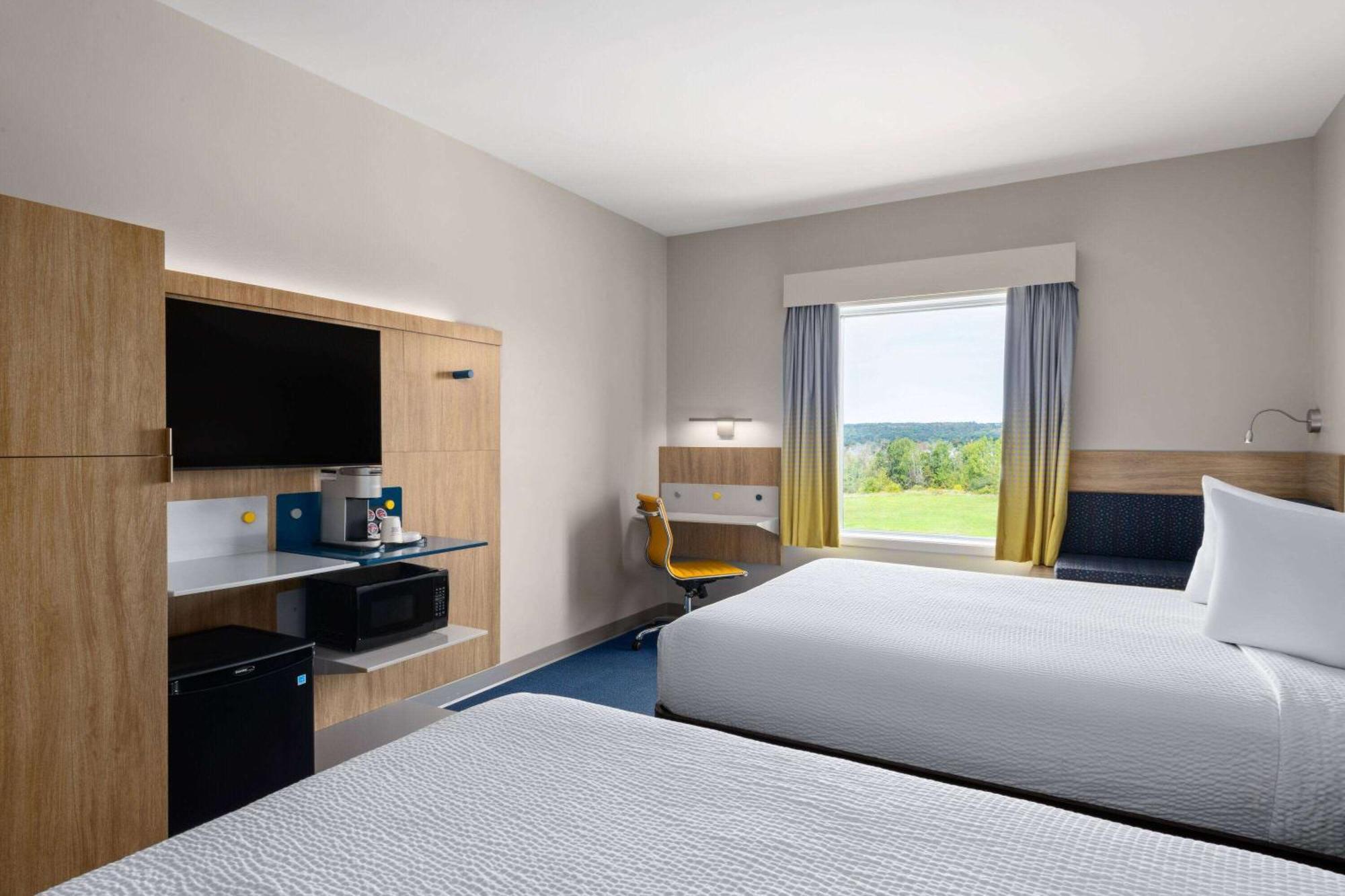 Microtel Inn & Suites By Wyndham Lachute Екстер'єр фото