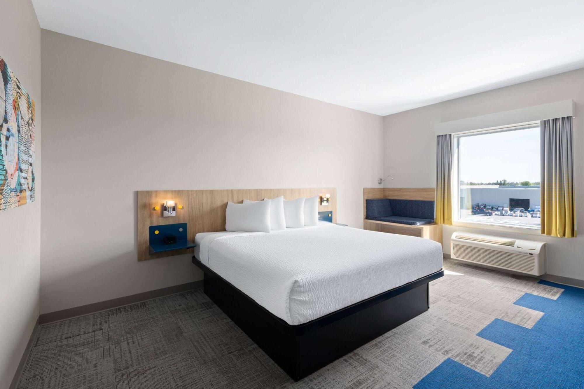 Microtel Inn & Suites By Wyndham Lachute Екстер'єр фото