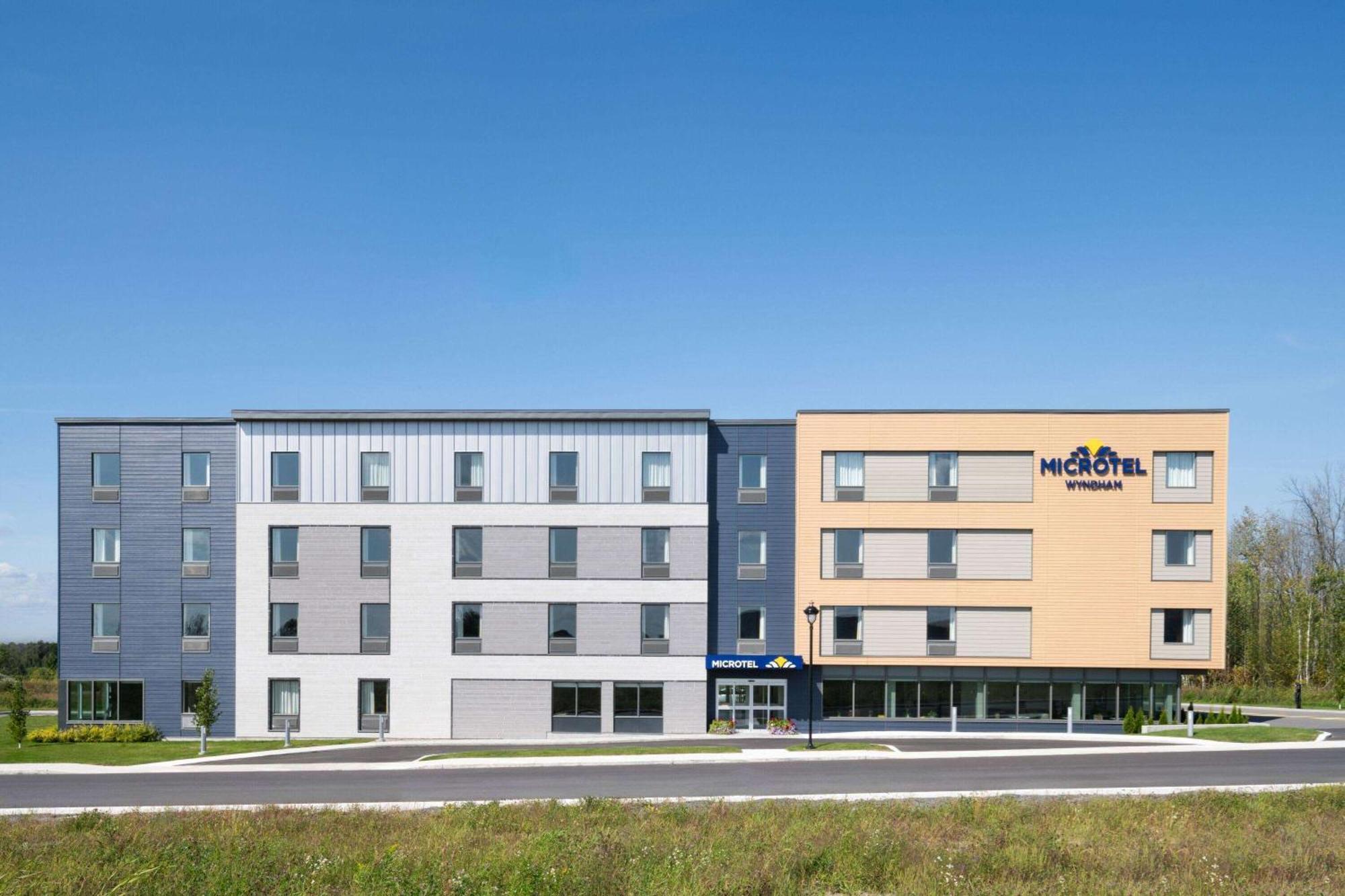 Microtel Inn & Suites By Wyndham Lachute Екстер'єр фото